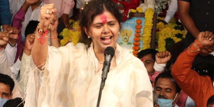 pankaja mundhe_1 &nb