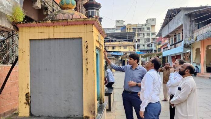 TMC Municipal Commissioner At Shri Kaupineswar Temple