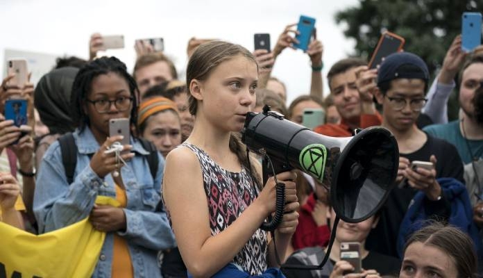 Greta Thunberg invites Palestinian on stage