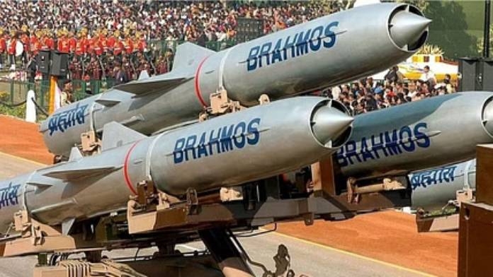 indian-navy-placing-order-to-buy-over-२००-brahmos-supersonic-cruise-missiles-for-its-warships
