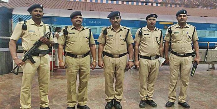 body-cameras-on-uniform-of-central-railway-rpf-personnels