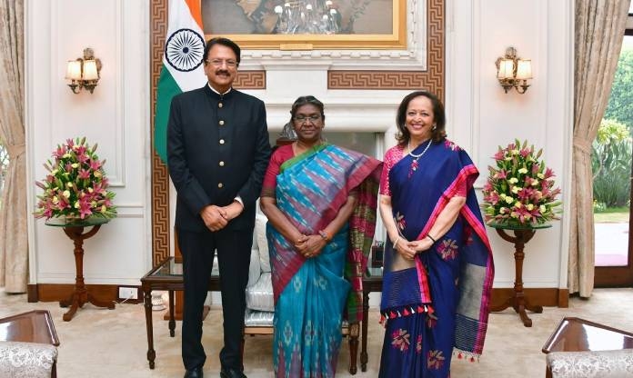 president-draupadi-murmu-meets-ajay-piramal-swati-piramal