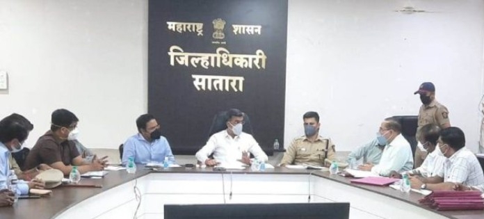 शंभूराज देसाई, पाणी पुरवठा, जिल्हाधिकारी, उपजिल्हाधिकारी, बोरवेल, पाणी टंचाई, Shambhuraj Desai, Water Supply, Collector, Deputy Collector, Borewell, Water Scarcity पिण्याच्या पाण्याच्या टँकरची मागणी झाल्यास त्वरित पाणी पुरवठा करावा- पालकमंत्री शंभूराज देसाई