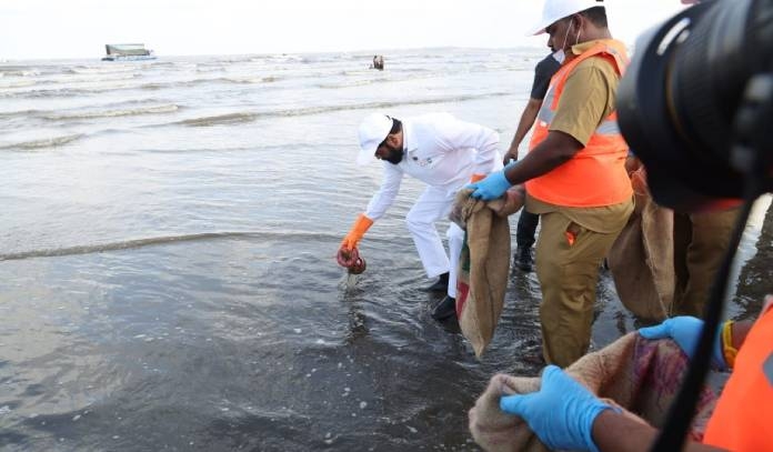 cm Eknath Shinde in coastal cleaning campaign
