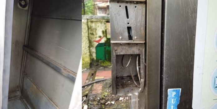 Dombivli Railway Station E Tiolets Falling In Dust