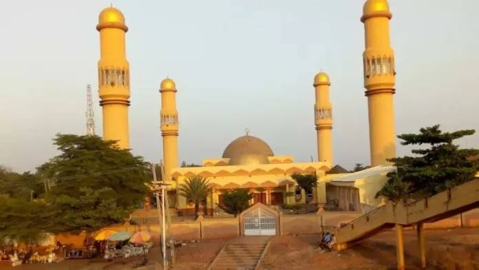 Seven worshippers killed in northern Nigeria mosque collapse