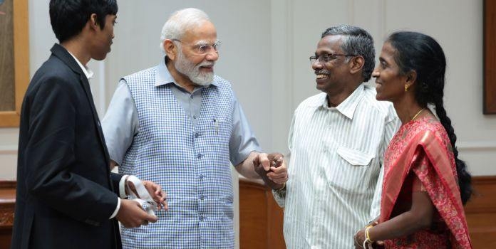 Indian Youth GrandMaster R. Pragyananda Met PM Modi