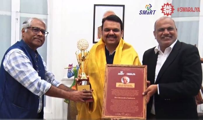 Devendra Fadnavis Received to Dr.Shyama Prasad Mukherjee Award