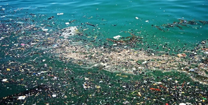 plastic pollution in sea