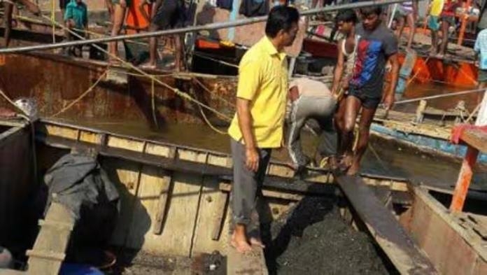 Illegal Sand Mining In Thane District At Lohmarg