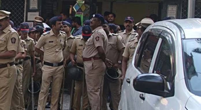 Mumbai police इराणी टोळीचा मुंबई पोलिसांवर जीवघेणा हल्ला - Marathi News ...