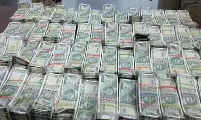 unaccounted-cash-seized-from-pollachi-hatchery