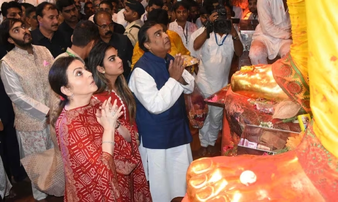 lalbaugcha raja mandal ambani famity