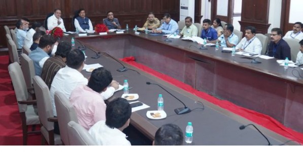 छट पूजा उत्सवादरम्यान उशिरापर्यंत मेट्रो आणि बेस्ट सेवा सुरु राहणार; मंत्री लोढा आणि आमदार अमित साटम यांनी घेतला आढावा