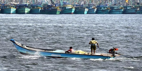 समुद्रातील खोल मासेमारीसाठी केंद्राचे नवे नियम: अनियंत्रित मासेमारीवर लागणार लगाम