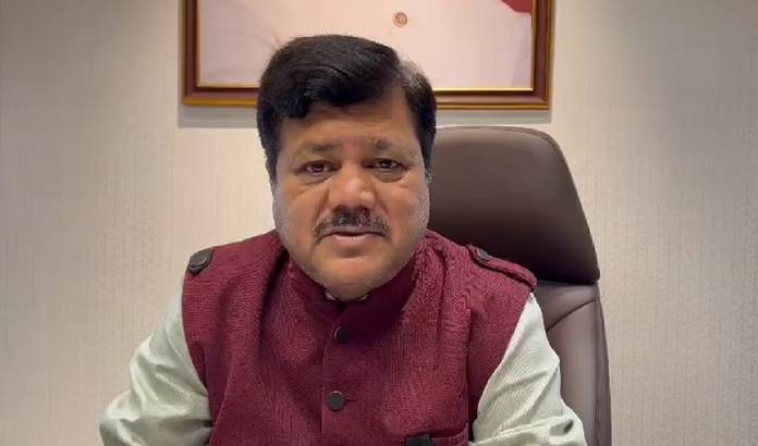 Pravin Darekar met the SIT team