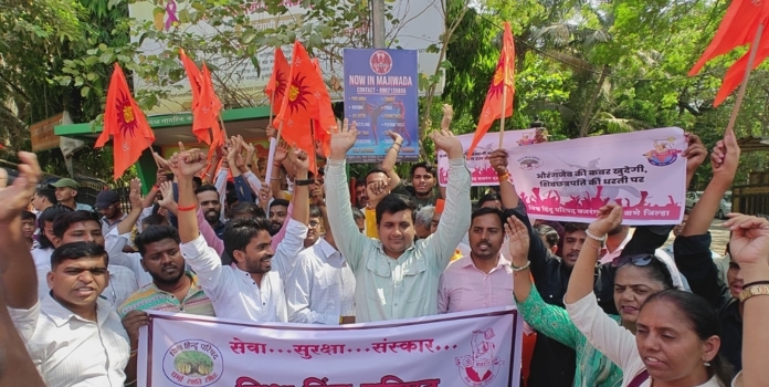 VHP Protest against Aurangzeb Kabar