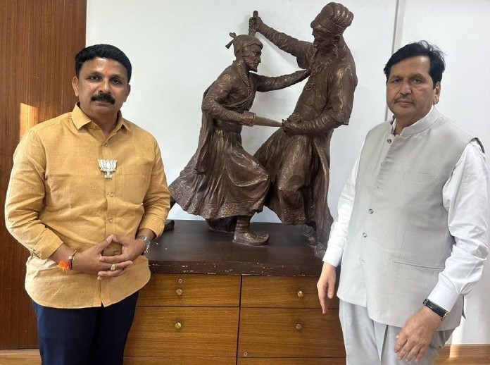 Shivaji maharaj devotees demand construction of Shiv Pratap memorial at the Pratapgad fort 