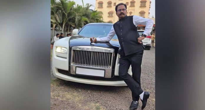 Koratkar Rolls Royce car up at businessman Tushar Kalates farmhouse