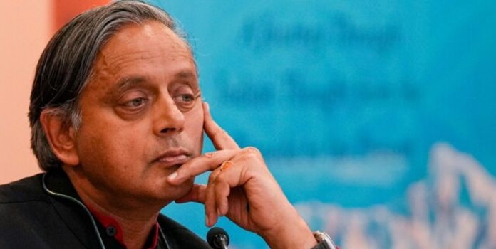 थरूर यांची पाकविरोधात, तर काँग्रेसची थरूरविरोधात आघाडी