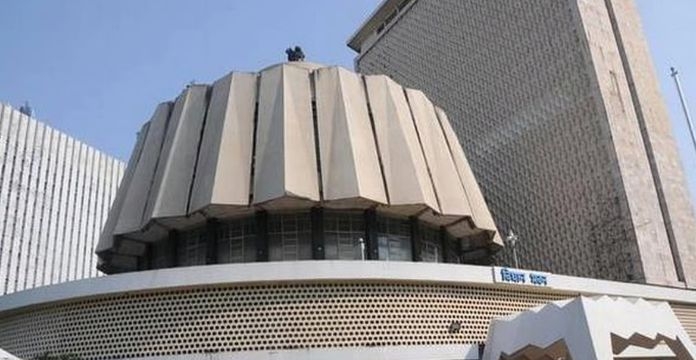 Parliamentary Affairs Department has reprimanded officials who neglected to take important notes during the session of the Maharashtra Legislative Assembly