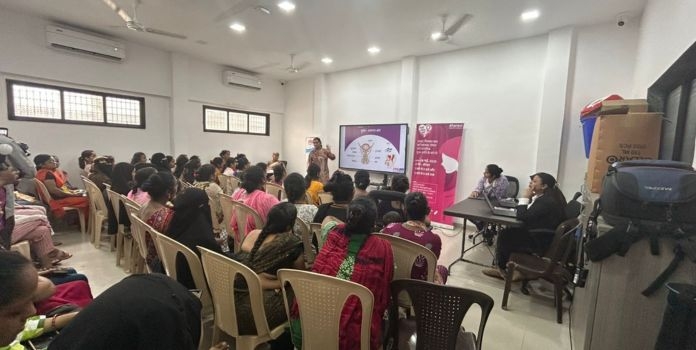 धारावीतील महिलांनी गिरवले मासिक पाळी आरोग्याचे धडे