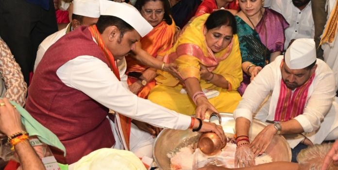 Chief Minister Devendra Fadnavis visited the Jagadguru Shri Sant Tukaram Maharaj temple 