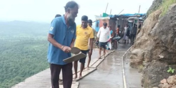 रानशेत महालक्ष्मी गड मार्ग स्थानिकांच्या श्रमदानातून खुला
