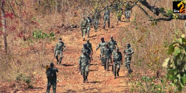 Jharkhand Naxal Encounter : झारखंडमध्ये नक्षलवादी चळवळीला दणका! १ कोटींचं बक्षीस असलेल्या 'तुफान'सह १६ नक्षलवादी ठार