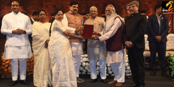 Padma Shri Girishji Prabhune : ‘समरसता गुरुकुलम’ला महात्मा गांधी राष्ट्रीय पुरस्कार; पद्मश्री गिरीशजी प्रभुणे यांचा शैक्षणिक आणि सामाजिक कार्यासाठी गौरव