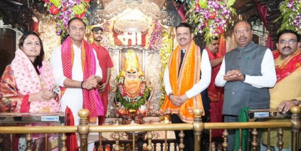 मुख्यमंत्र्यांनी घेतले कोराडीच्या देवीचे दर्शन; दुष्काळाचा सामना करण्यासाठी शासन सज्ज