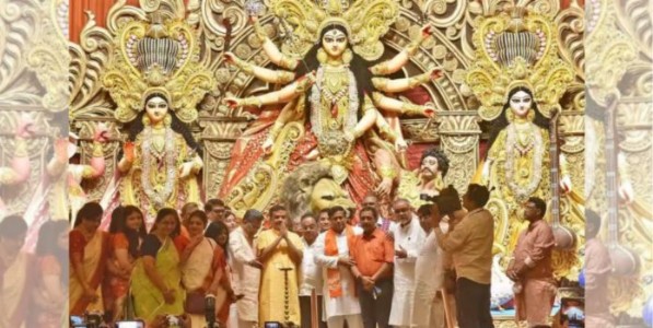 ‘वंदे मातरम्’च्या १५० व्या वर्षानिमित्त कोलकात्यात दुर्गापूजा मंडपातून राष्ट्रभक्तीचा जागर
