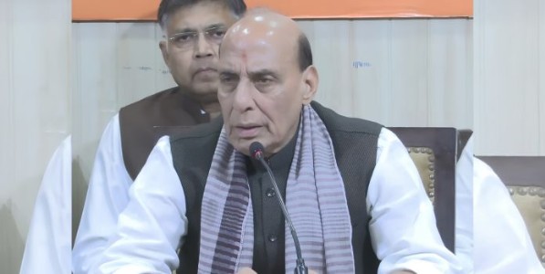 विरोधकांना अराजकता माजवून सत्ता मिळवायची आहे! ; राजनाथ सिंह यांची इंडी आघाडीवर घणाघाती टीका