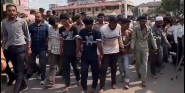 नवरात्रीच्या पोस्टवरून धर्मांध मुस्लिमांची दगडफेक; तापीत २५ जणांविरोधात गुन्हा दाखल; ९ जणांना अटक