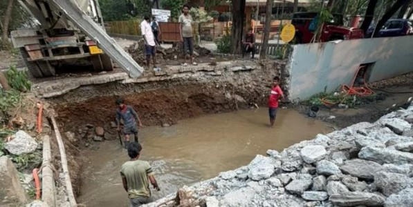 एमआयडीसीतील काँक्रिट रस्ते तोडण्याचे काम पुन्हा सुरू; जनतेच्या पैशाचा चुराडा केल्याचा स्थानिकांचा आरोप