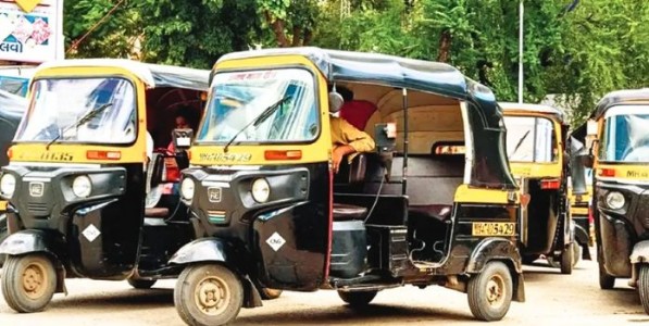कोकण विभाग रिक्षा टॅक्सी महासंघाच्या वतीने ठाणे जिल्हाधिकाऱ्यांना निवेदन; बेकायदेशीर बाईक, टॅक्सी सेवा बंद करण्याची मागणी!