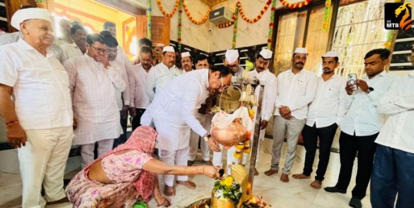 Kisan Kathore: मुरबाड मधील शिवमंदिरात आमदार किसन कथोरे यांच्या उपस्थितीत पूजा अर्चा