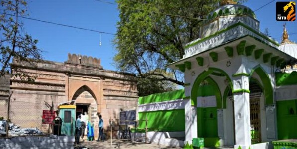 Bhojshala Case : मंदिराच्या जागेवर मशीद! भोजशाला प्रकरणी 'एएसआय'चा २ हजार पानी अहवाल सादर