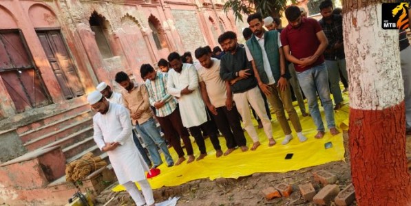 Lucknow University Namaz Row : लखनऊ विद्यापीठात नमाज पठण केल्याबद्दल १३ विद्यार्थ्यांना पोलिसांची नोटीस