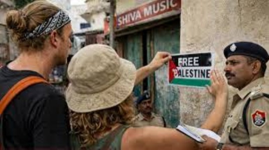 ब्रिटिश दांपत्याकडून पॅलेस्टाईनचे पोस्टर; प्रशासनाकडून तात्काळ भारत सोडण्याचे आदेश