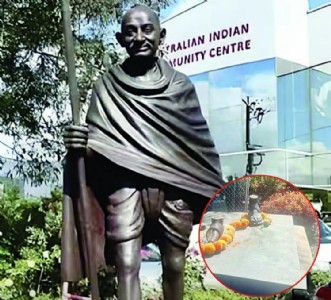 ऑस्ट्रेलियामध्ये महात्मा गांधींचा पुतळा चोरीला; ४२६ किलोचा पुतळा ग्राइंडरने कापला