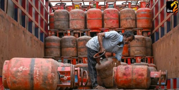 LPG Cylinder Shortage: एलपीजी गॅस टंचाईच्या पार्श्वभूमीवर केंद्राचा मोठा निर्णय; 'या' लोकांना सिलेंडर मिळणार नाही...