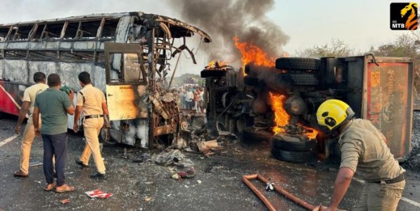 Andhra Pradesh Bus Accident : आंध्र प्रदेशात बस-ट्रकच्या धडकेनंतर भीषण आग; अपघातात १३ प्रवाशांचा होरपळून मृत्यू