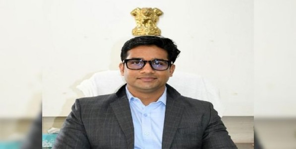 IAS officer Devendra Singh : आयएएस अधिकारी एम. देवेंद्र सिंह यांचे निलंबन मागे
