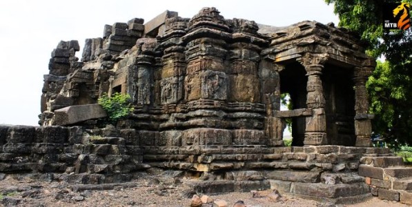 खान्देशाच्या वारशाचे मूक साक्षीदार