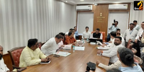 Auto Drivers Marathi Rule: टॅक्सी आणि रिक्षाचालकांना मोठा दिलासा! मराठी सक्तीच्या निर्णयाला तात्पुरती स्थगिती...