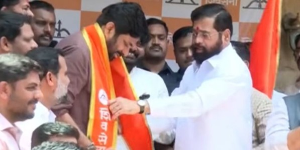 बच्चू कडू यांनी घेतले शिवसेनेचे 'धनुष्यबाण' हाती; एकनाथ शिंदे यांच्या उपस्थितीमध्ये पक्षप्रवेश...
