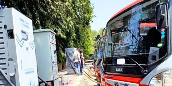 एसटी राज्यभरात उभारणार २०० चार्जिंग स्टेशन