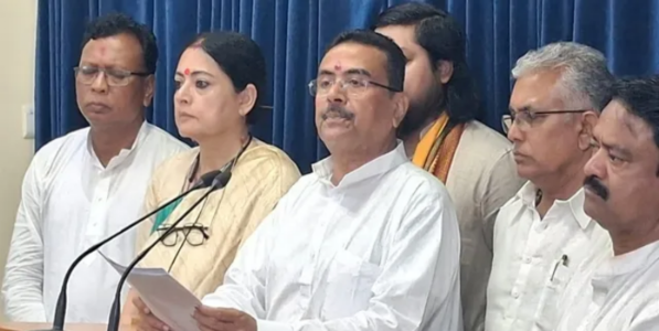 शुभेंदू अधिकारींचे पहिल्याच मंत्रिमंडळ बैठकीत महत्त्वपूर्ण निर्णय!ममता सरकारच्या धोरणांना पहिल्याच कॅबिनेटमध्ये धक्का; सीमा सुरक्षा, केंद्रीय योजना आणि प्रशासनिक सुधारणांवर भर