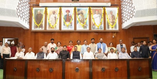 विधानपरिषदेच्या नवनिर्वाचित १० सदस्यांनी घेतली शपथ;विधानभवनात शपथविधी सोहळा संपन्न; मुख्यमंत्र्यांच्या बाईक एन्ट्रीने वेधले सर्वांचे लक्ष